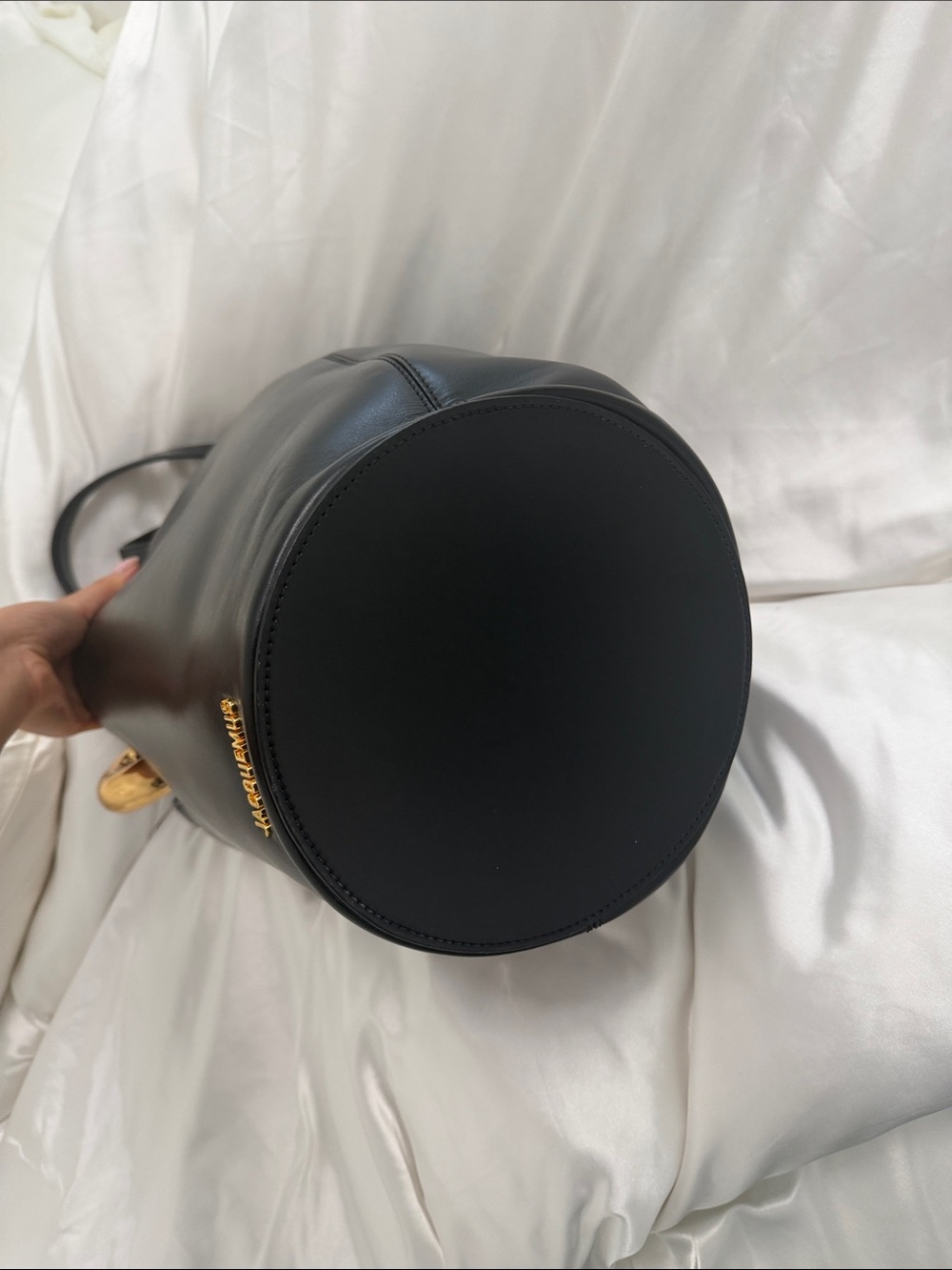 Jacquemus Le Bambola Moyen Leather Bucket Bag - Picture 4 of 6